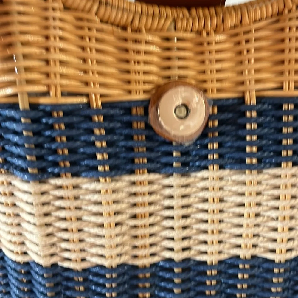 NWT J.McLaughlin Victoria Tote - Picture 4 of 8